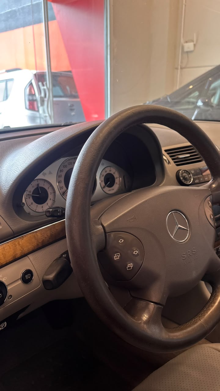 Mercedes-Benz E350 2005/2006, foto 8 de 13