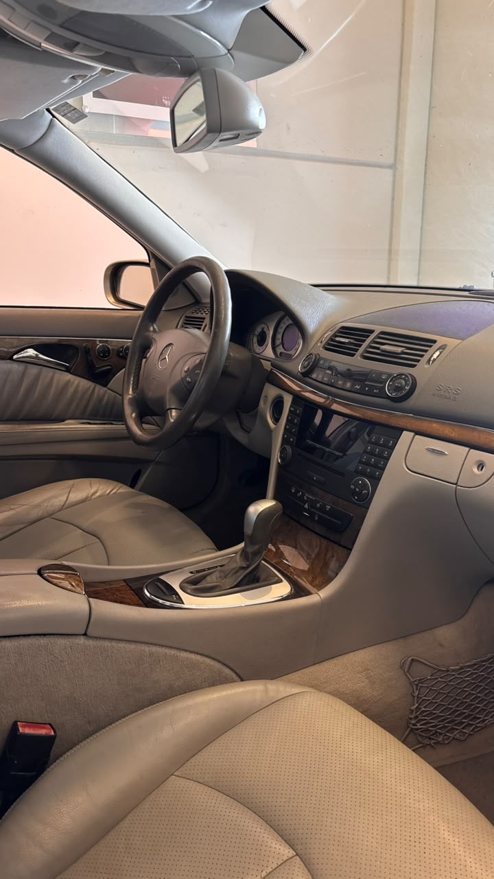 Mercedes-Benz E350 2005/2006, foto 9 de 13
