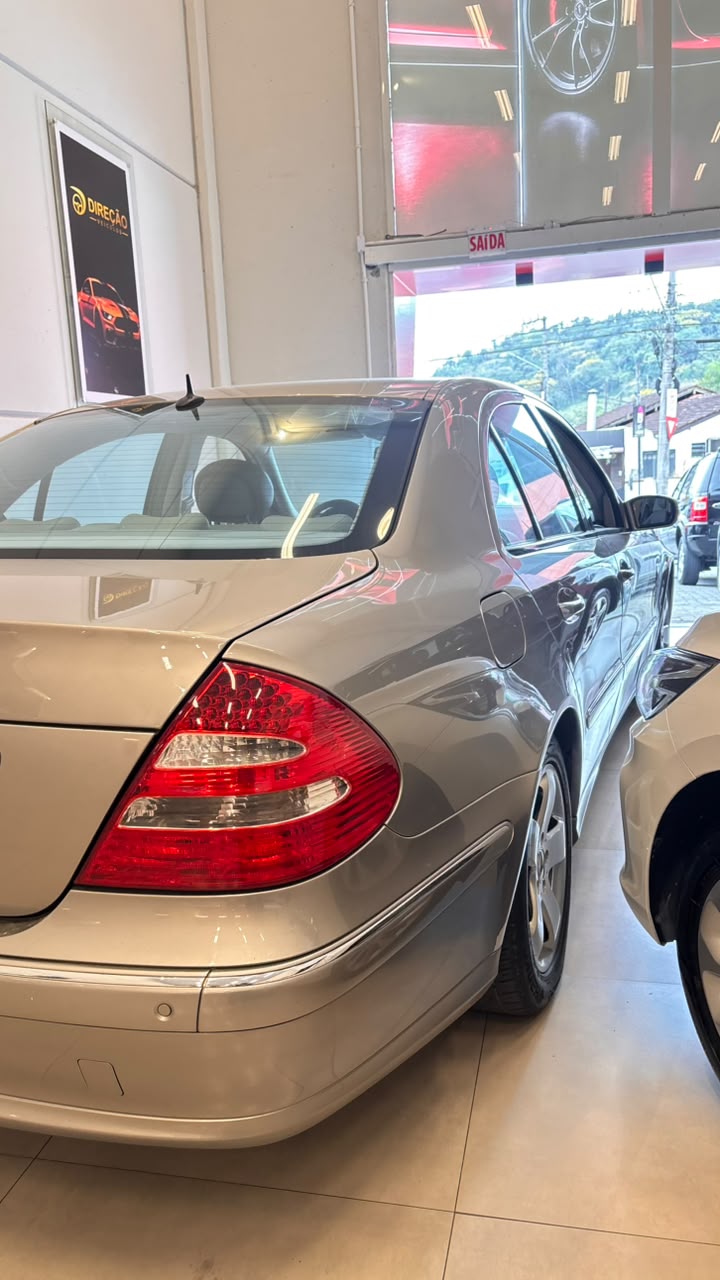 Mercedes-Benz E350 2005/2006, foto 6 de 13