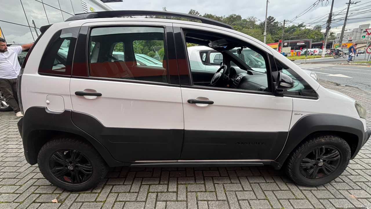FIAT IDEA ADVENTURE 1.8 Dualogic 2012/2013, foto 5 de 10